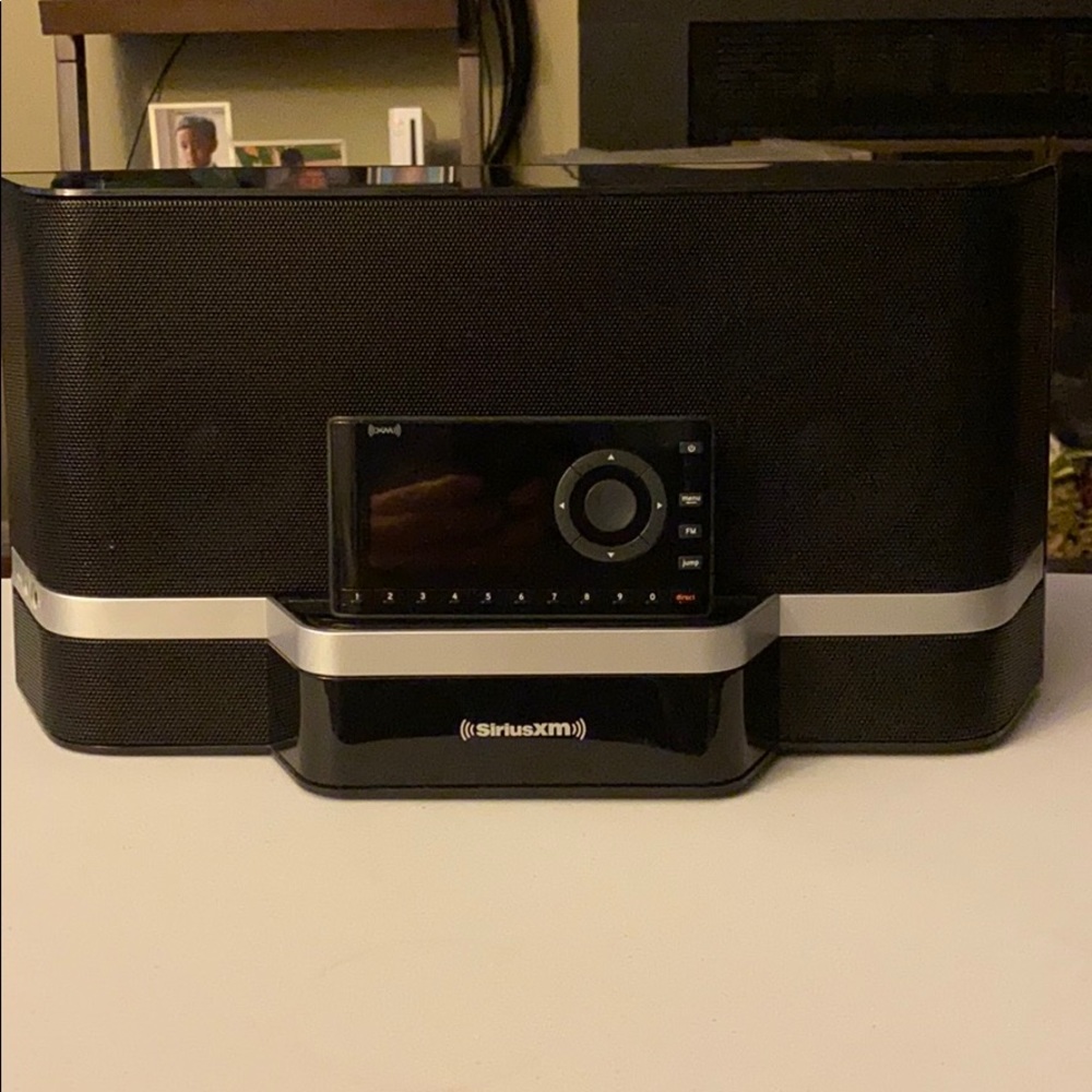 SiriusXM Receiver with Speaker/Docking System